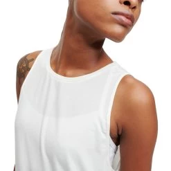 On Running On Active Tank Dames Hardloopshirt - White 11 On Running On Active Tank Dames Hardloopshirt - White -ON RUNNING Winkel on active tank women running shirt white 6 1149747