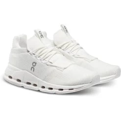 On Running On Cloudnova Dames Sneakers - Undyed-White & White