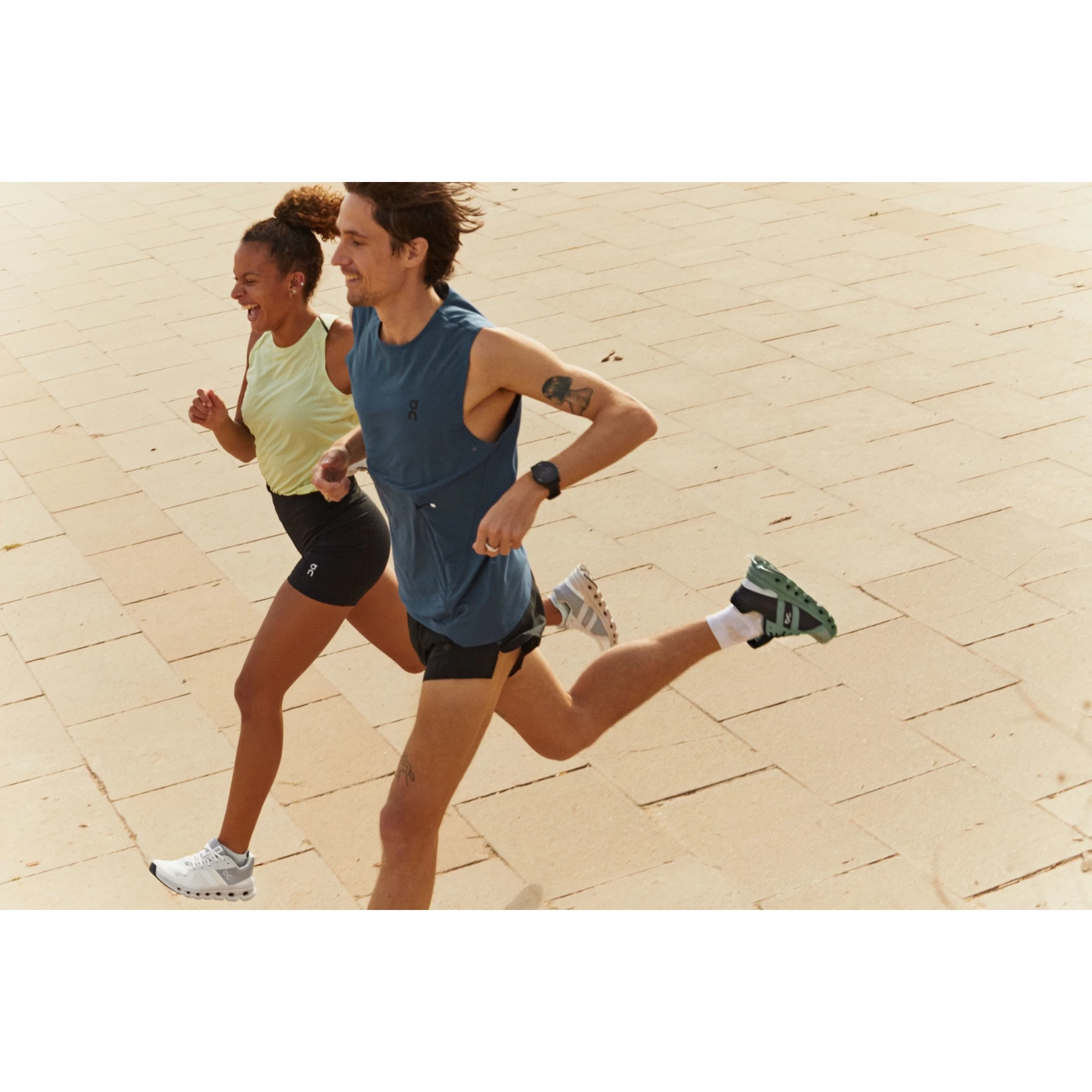 On Running On Cloudrunner Wide Women Running Shoes - White & Frost 12 On Running On Cloudrunner Wide Women Running Shoes - White & Frost - Afbeelding 10