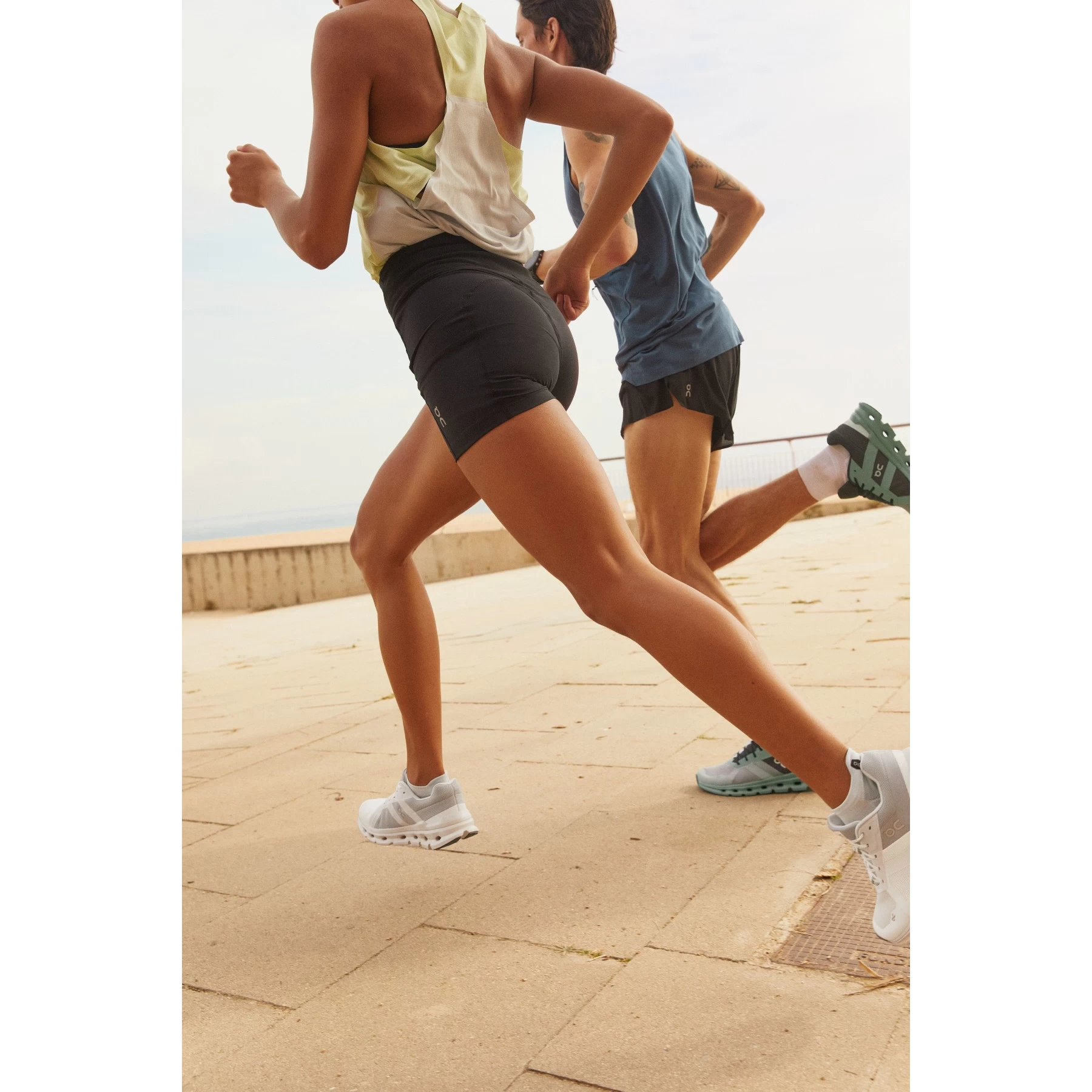 On Running On Cloudrunner Wide Women Running Shoes - White & Frost 13 On Running On Cloudrunner Wide Women Running Shoes - White & Frost - Afbeelding 11