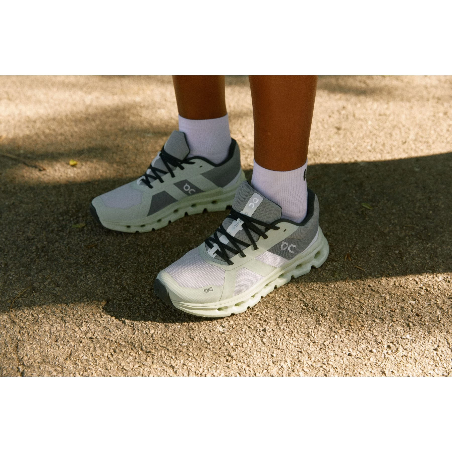 On Running On Cloudrunner Wide Women Running Shoes - White & Frost 9 On Running On Cloudrunner Wide Women Running Shoes - White & Frost - Afbeelding 7