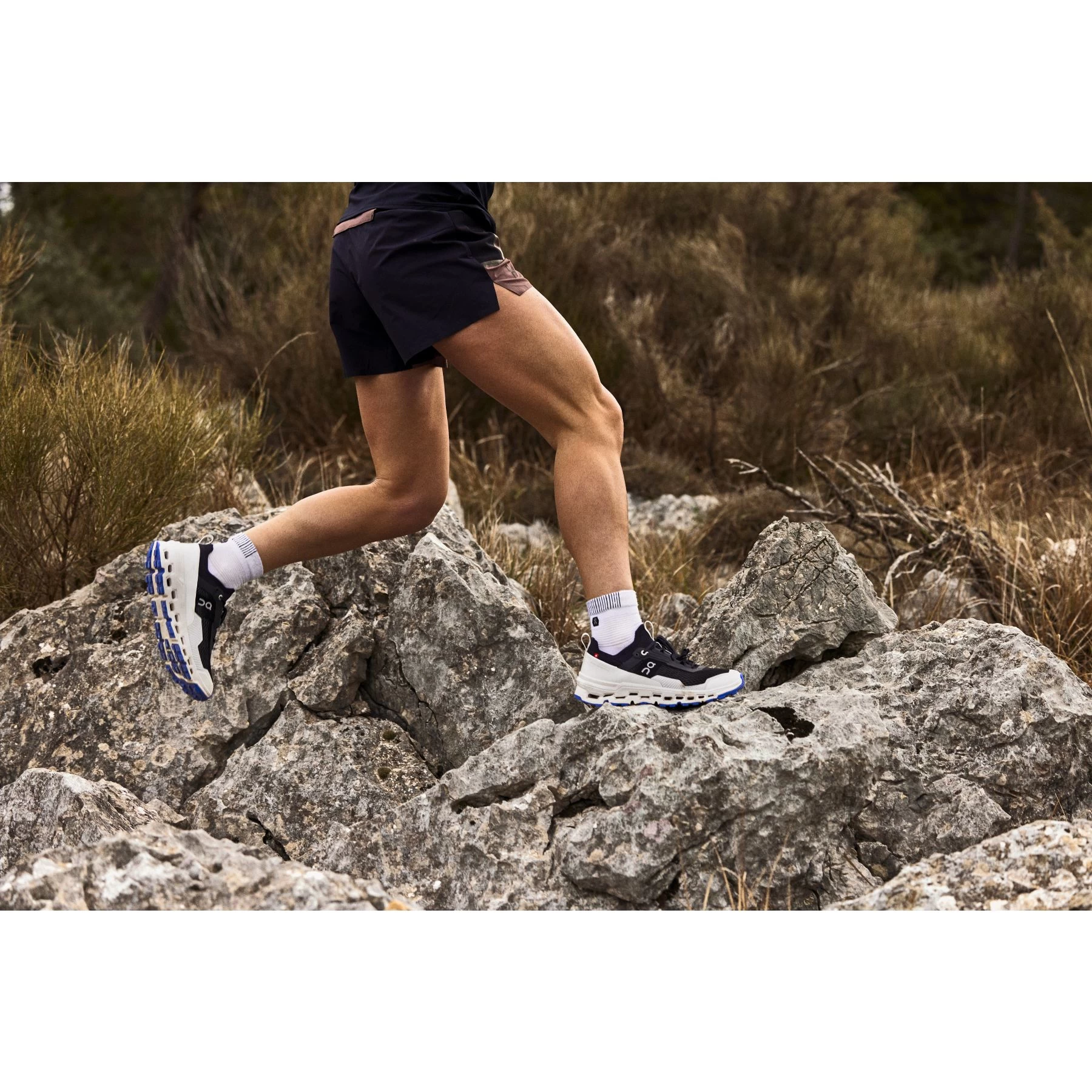 On Running On Cloudultra 2 PO Dames Trail Running Schoenen - Zwart & Wit 10 On Running On Cloudultra 2 PO Dames Trail Running Schoenen - Zwart & Wit - Afbeelding 8