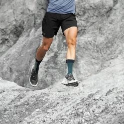 On Running On Cloudultra Trail Running Schoenen - Black & White 17 On Running On Cloudultra Trail Running Schoenen - Black & White -ON RUNNING Winkel on cloudultra running shoe black white 7 952680