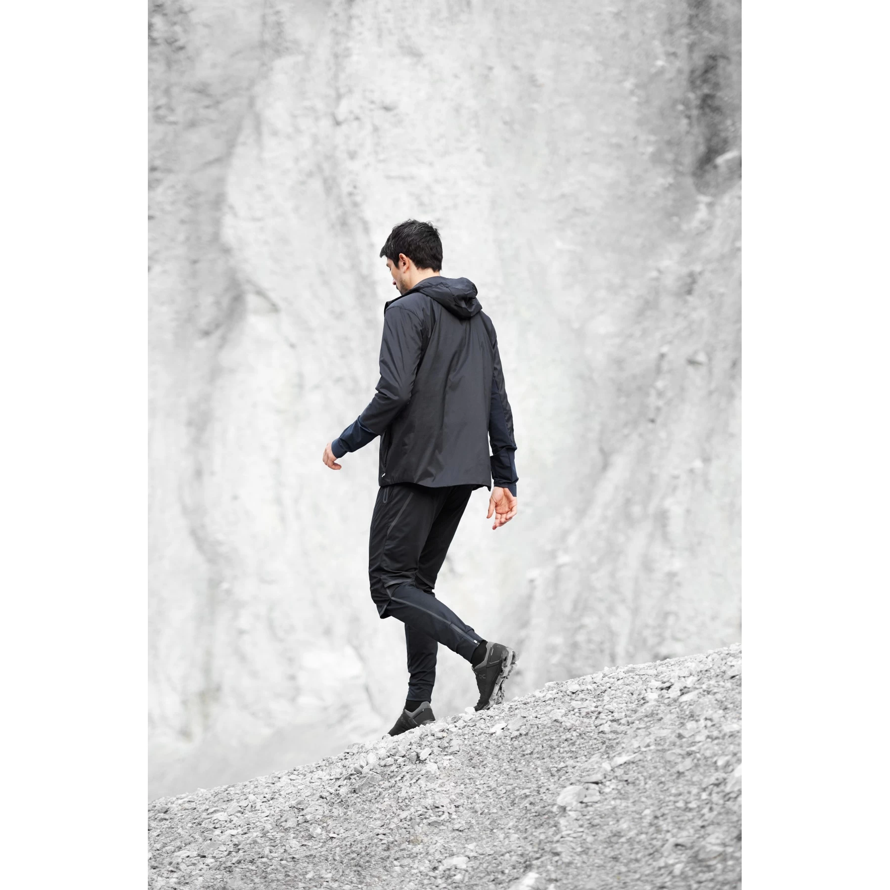 On Running On Insulator Jacket - Black & Navy 15 On Running On Insulator Jacket - Black & Navy - Afbeelding 13