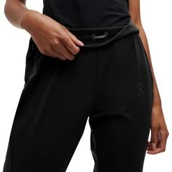 On Running On Lightweight Pants Women - Black 13 On Running On Lightweight Pants Women - Black -ON RUNNING Winkel on lightweight pants women black 6 1151382