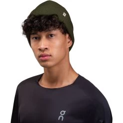 On Running On Merino Beanie - Olijf 10 On Running On Merino Beanie - Olijf -ON RUNNING Winkel on merino beanie olive 11 1555626