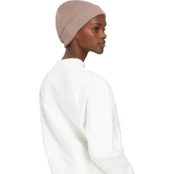 On Running On Merino Beanie - Woodrose 13 On Running On Merino Beanie - Woodrose -ON RUNNING Winkel on merino beanie woodrose 5 1555638