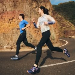 On Running On Zero Jacket Dames Hardloopjack - Undyed-White & Cobalt 21 On Running On Zero Jacket Dames Hardloopjack - Undyed-White & Cobalt -ON RUNNING Winkel on performance t running shirt cobalt black 9 1427163