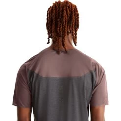 On Running On Performance-T Hardloopshirt - Grape & Zwart -ON RUNNING Winkel on performance t running shirt grape black 4 1568897