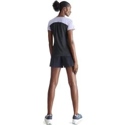 On Running On Performance-T Dames Hardloopshirt - Lavender & Black 11 On Running On Performance-T Dames Hardloopshirt - Lavender & Black -ON RUNNING Winkel on performance t women running shirt lavender black 2 1549891