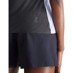 On Running On Performance-T Dames Hardloopshirt - Lavender & Black 14 On Running On Performance-T Dames Hardloopshirt - Lavender & Black -ON RUNNING Winkel on performance t women running shirt lavender black 3 1549890
