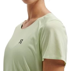 On Running On Performance-T Dames Hardloopshirt - Meadow & Glacier 15 On Running On Performance-T Dames Hardloopshirt - Meadow & Glacier -ON RUNNING Winkel on performance t women running shirt meadow glacier 1 1153521