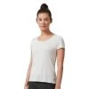 On Running On Performance-T Dames Hardloopshirt - Ice & White 1 On Running On Performance-T Dames Hardloopshirt - Ice & White -ON RUNNING Winkel on running performance t women running shirt ice white 02 858278