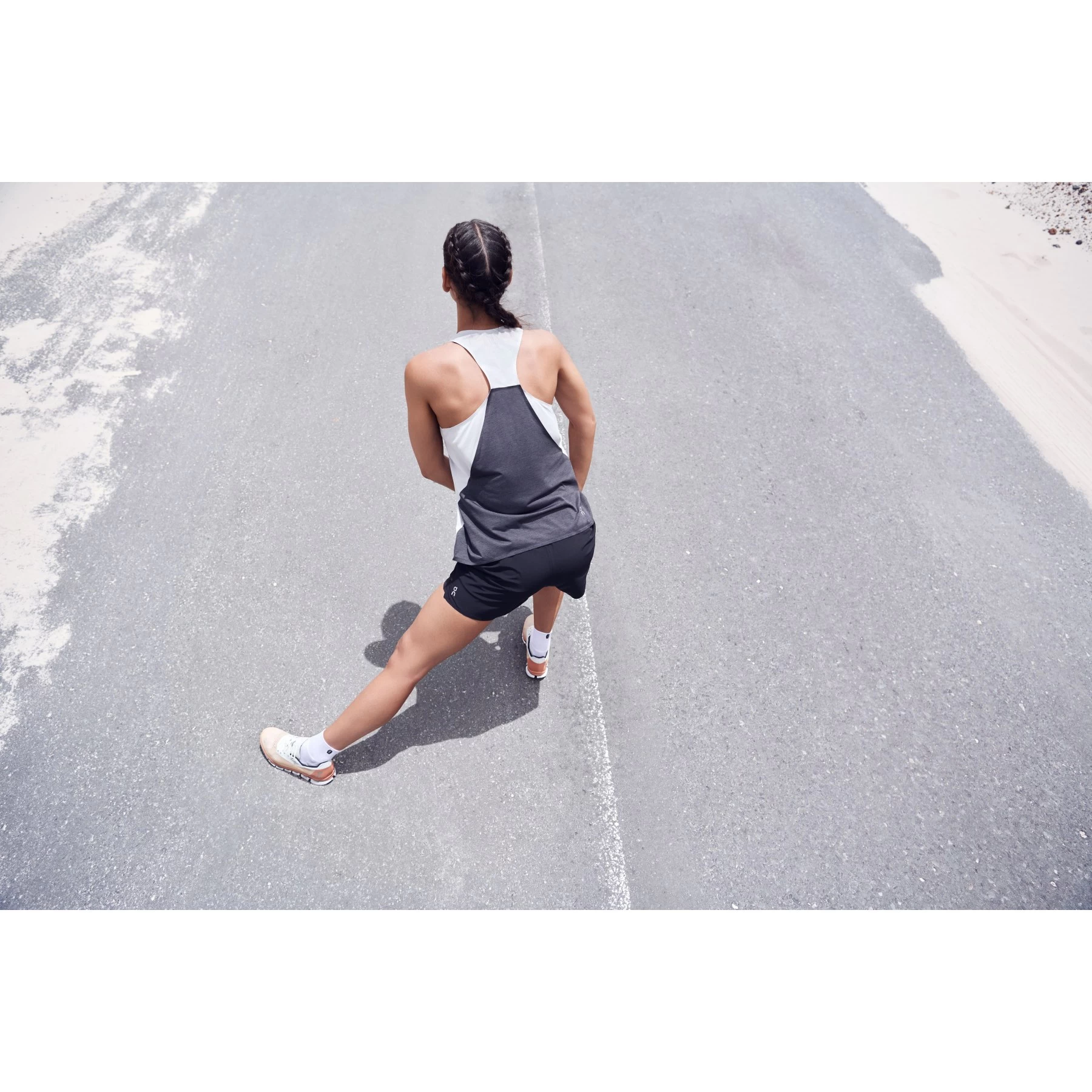 On Running On Tank-T Dames Hardloopshirt - Glacier & Black 10 On Running On Tank-T Dames Hardloopshirt - Glacier & Black - Afbeelding 8