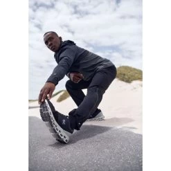 On Running On Track Pants - Dark & Black 7 On Running On Track Pants - Dark & Black -ON RUNNING Winkel on track pants dark black 3 950225