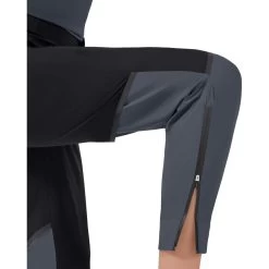 On Running On Waterproof Pants Women - Black & Dark 17 On Running On Waterproof Pants Women - Black & Dark -ON RUNNING Winkel on waterproof pants women black dark 7 949196