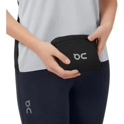 On Running On Weather Dames Hardloopjack - Black & Navy 24 On Running On Weather Dames Hardloopjack - Black & Navy -ON RUNNING Winkel on weather jacket women black navy 11 949102