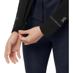 On Running On Weather Dames Hardloopjack - Black & Navy 21 On Running On Weather Dames Hardloopjack - Black & Navy -ON RUNNING Winkel on weather jacket women black navy 8 949099